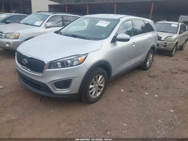 5XYPG4A3XJG402890 2018 KIA SORENTO - Image 2