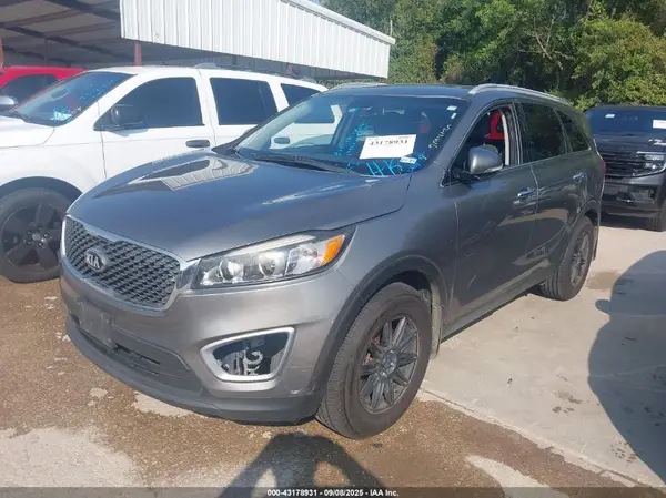 5XYPG4A3XJG405255 2018 KIA SORENTO - Image 2