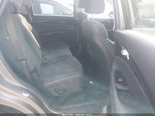5XYPG4A3XJG405255 2018 KIA SORENTO - Image 8