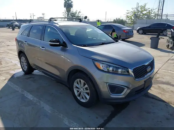 5XYPG4A3XJG407409 2018 KIA SORENTO - Image 1