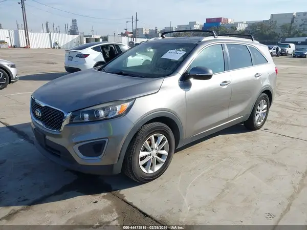 5XYPG4A3XJG407409 2018 KIA SORENTO - Image 2