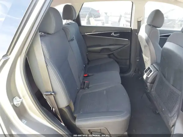 5XYPG4A3XJG407409 2018 KIA SORENTO - Image 8