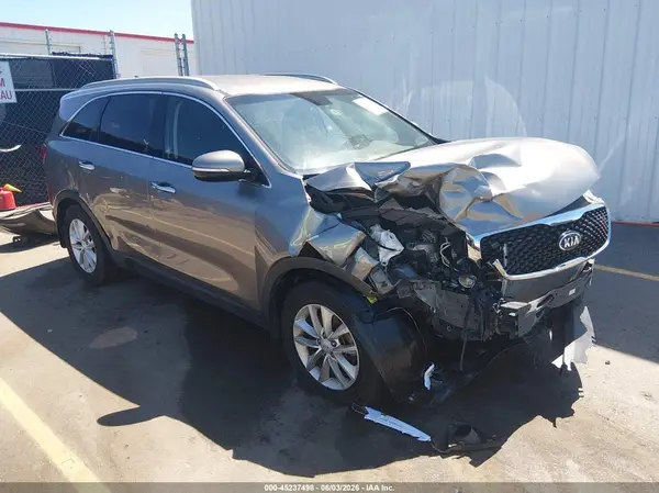 5XYPG4A3XJG407474 2018 KIA SORENTO - Image 1