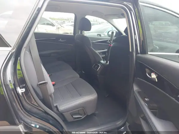 5XYPG4A3XJG414134 2018 KIA SORENTO - Image 8