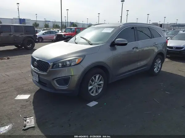 5XYPG4A3XJG423920 2018 KIA SORENTO - Image 2