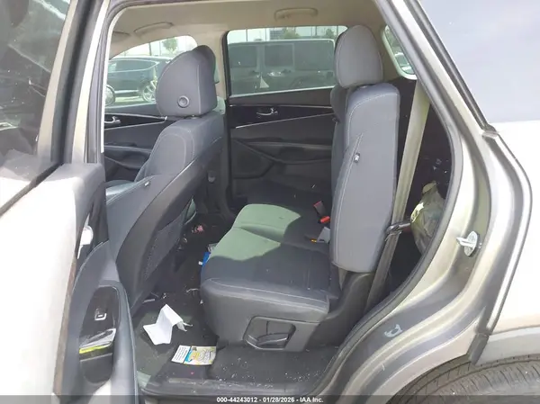 5XYPG4A3XJG423920 2018 KIA SORENTO - Image 8