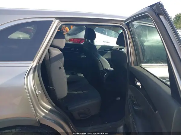 5XYPG4A3XJG431404 2018 KIA SORENTO - Image 8