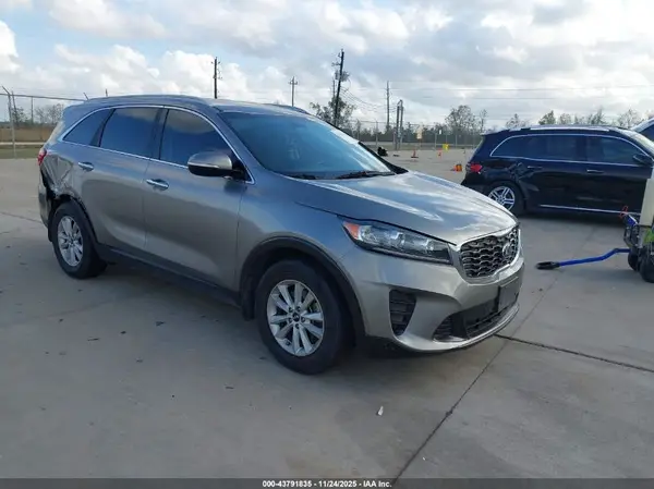 5XYPG4A3XKG433171 2019 KIA SORENTO - Image 1