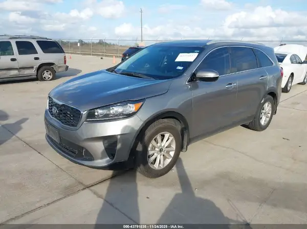 5XYPG4A3XKG433171 2019 KIA SORENTO - Image 2