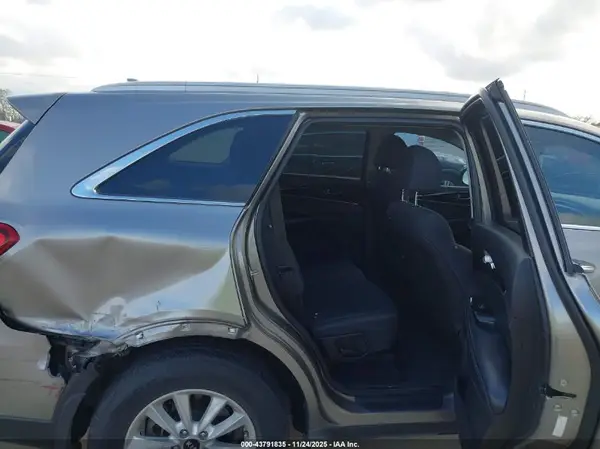 5XYPG4A3XKG433171 2019 KIA SORENTO - Image 8