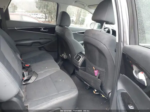 5XYPG4A3XKG452335 2019 KIA SORENTO - Image 8