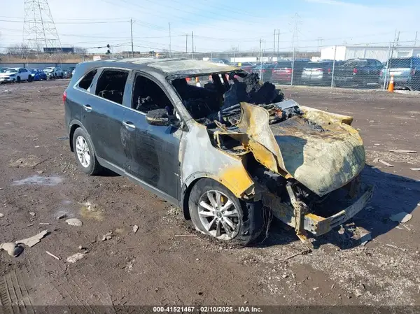 5XYPG4A3XKG453324 2019 KIA SORENTO - Image 1