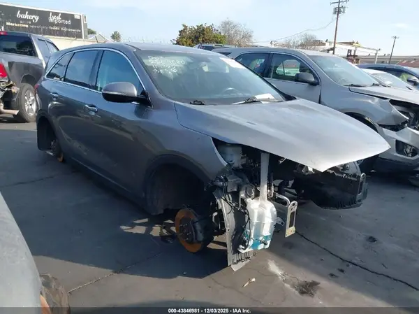 5XYPG4A3XKG469958 2019 KIA SORENTO - Image 1