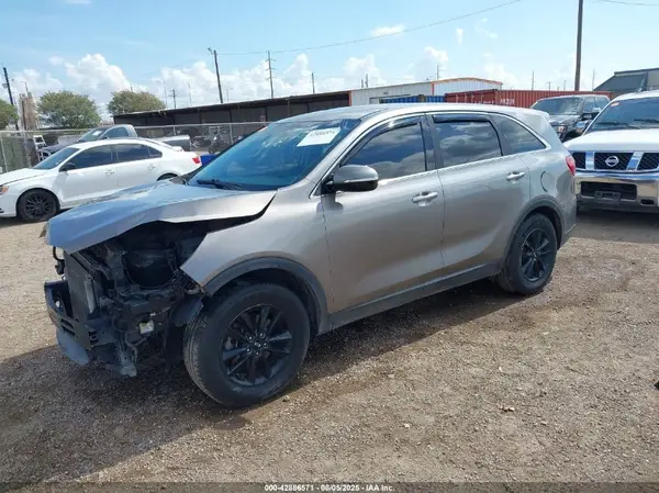 5XYPG4A3XKG497355 2019 KIA SORENTO - Image 2