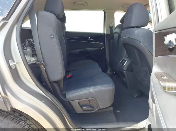 5XYPG4A3XKG497355 2019 KIA SORENTO - Image 8