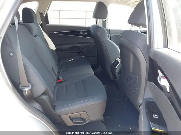 5XYPG4A3XKG511934 2019 KIA SORENTO - Image 8