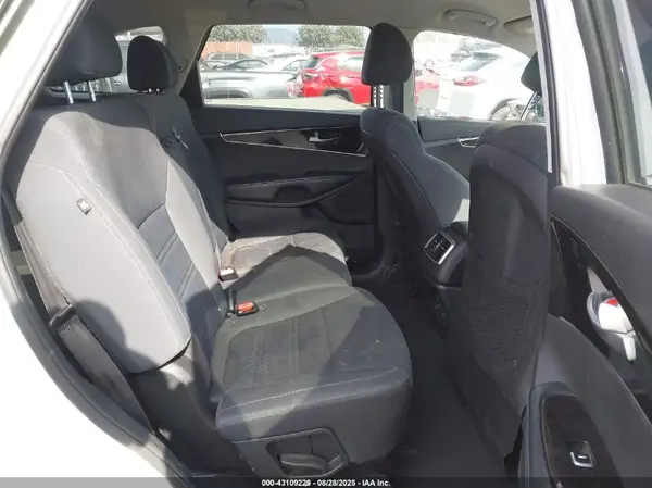 5XYPG4A3XKG516079 2019 KIA SORENTO - Image 8