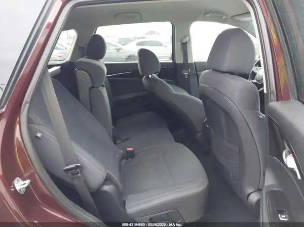 5XYPG4A3XKG535831 2019 KIA SORENTO - Image 8