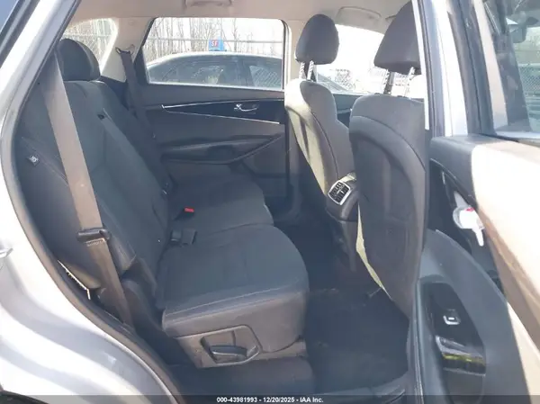 5XYPG4A3XKG540589 2019 KIA SORENTO - Image 8