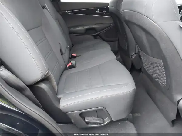 5XYPG4A3XKG544979 2019 KIA SORENTO - Image 8