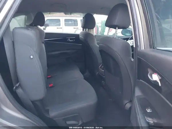 5XYPG4A3XKG545694 2019 KIA SORENTO - Image 8