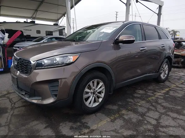 5XYPG4A3XKG552211 2019 KIA SORENTO - Image 2