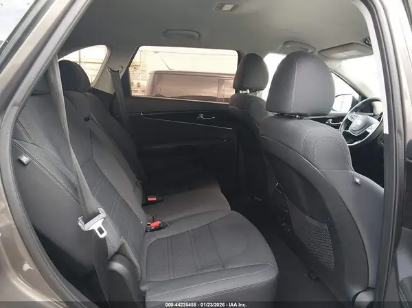 5XYPG4A3XKG552211 2019 KIA SORENTO - Image 8