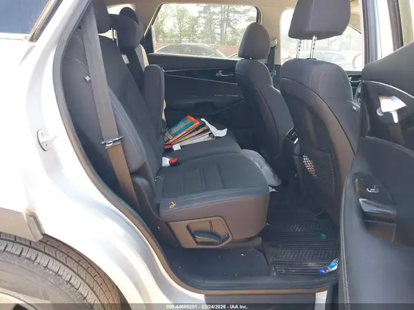 5XYPG4A3XKG552662 2019 KIA SORENTO - Image 8