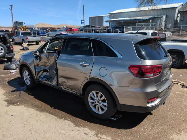 5XYPG4A3XKG557764 2019 KIA SORENTO - Image 2