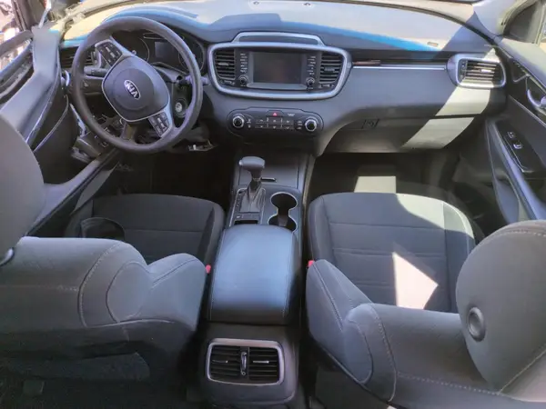 5XYPG4A3XKG557764 2019 KIA SORENTO - Image 8