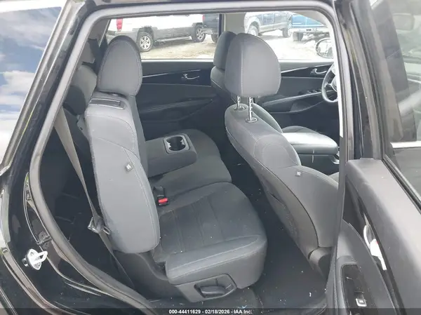 5XYPG4A3XKG560454 2019 KIA SORENTO - Image 8