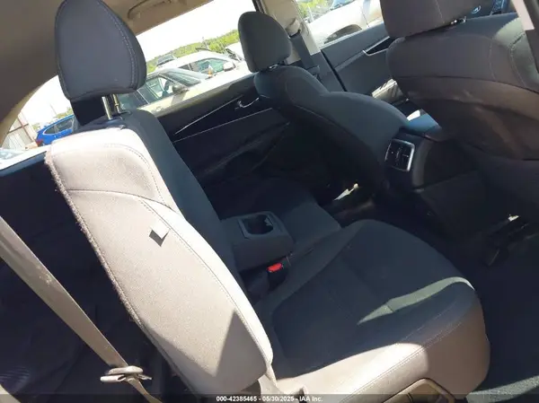 5XYPG4A3XKG566819 2019 KIA SORENTO - Image 8