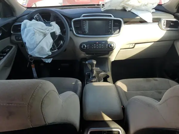 5XYPG4A3XKG567422 2019 KIA SORENTO - Image 8