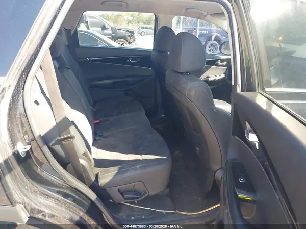 5XYPG4A3XKG567551 2019 KIA SORENTO - Image 8