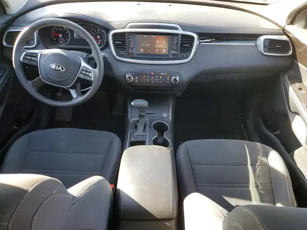 5XYPG4A3XKG573561 2019 KIA SORENTO - Image 8