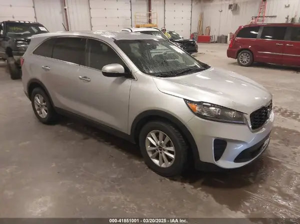 5XYPG4A3XKG575729 2019 KIA SORENTO - Image 1