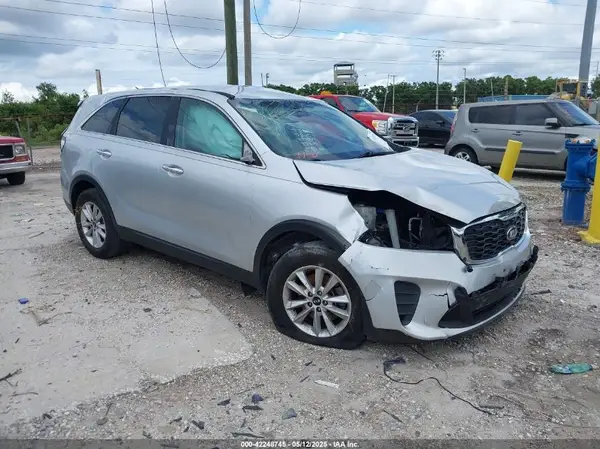 5XYPG4A3XKG577478 2019 KIA SORENTO - Image 1