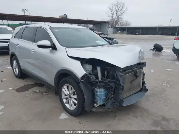 5XYPG4A3XKG579408 2019 KIA SORENTO - Image 1