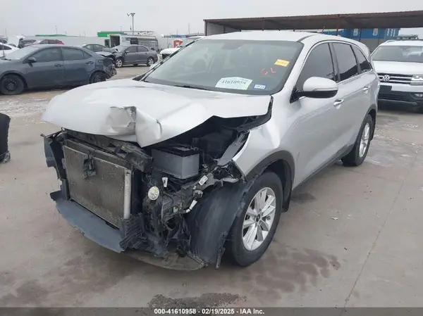 5XYPG4A3XKG579408 2019 KIA SORENTO - Image 2
