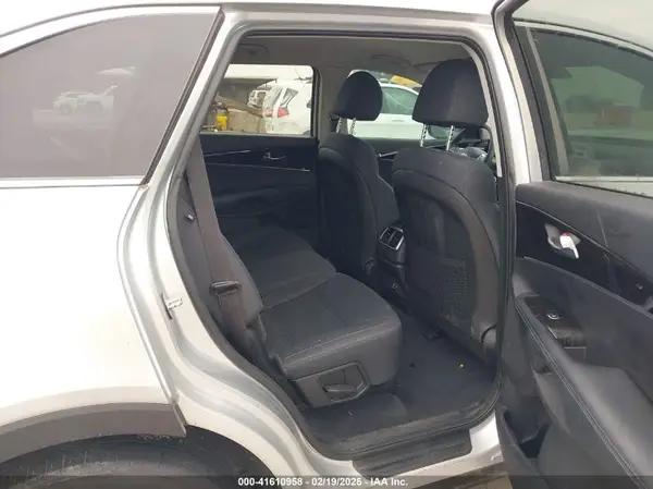 5XYPG4A3XKG579408 2019 KIA SORENTO - Image 8