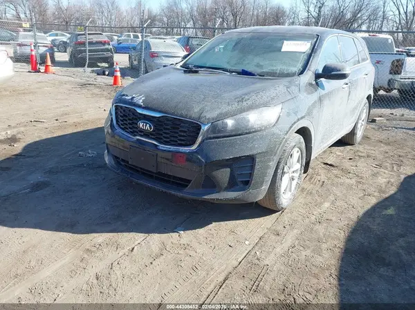 5XYPG4A3XKG581322 2019 KIA SORENTO - Image 2