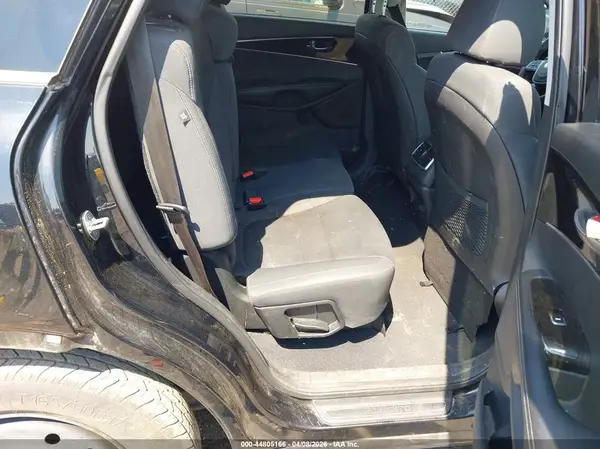 5XYPG4A3XKG581725 2019 KIA SORENTO - Image 8