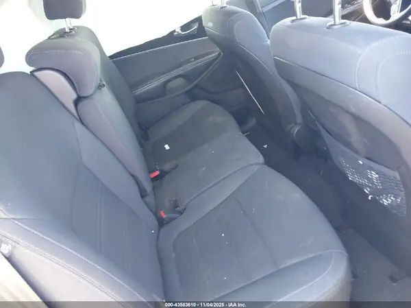 5XYPG4A3XKG586293 2019 KIA SORENTO - Image 8