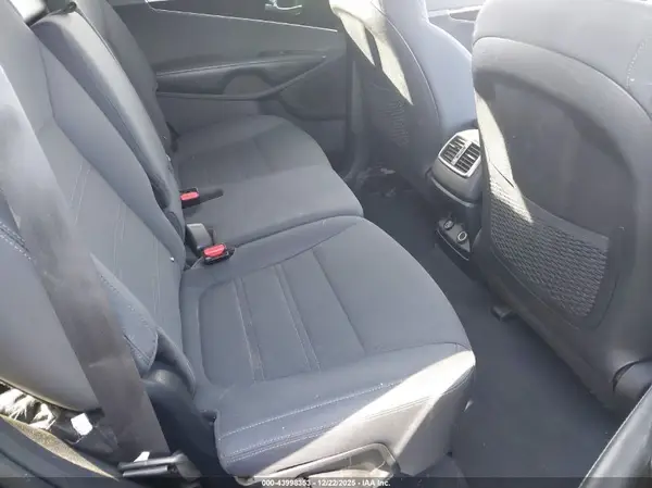 5XYPG4A3XKG590621 2019 KIA SORENTO - Image 8