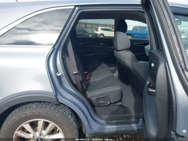 5XYPG4A3XKG602055 2019 KIA SORENTO - Image 8