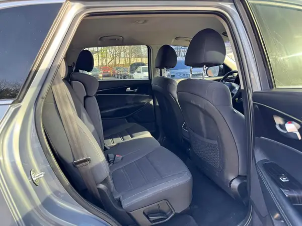 5XYPG4A3XKG603609 2019 KIA SORENTO - Image 8