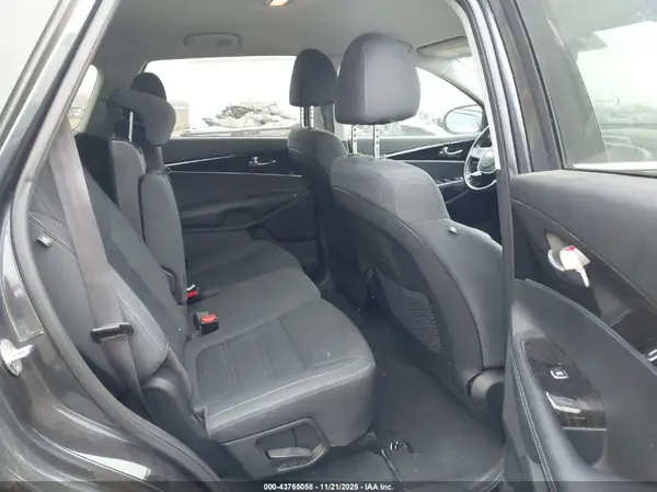 5XYPG4A3XKG604808 2019 KIA SORENTO - Image 8