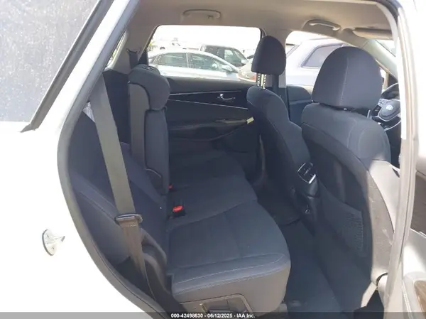 5XYPG4A3XKG611385 2019 KIA SORENTO - Image 8