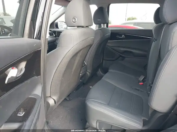 5XYPG4A3XLG664637 2020 KIA SORENTO - Image 8