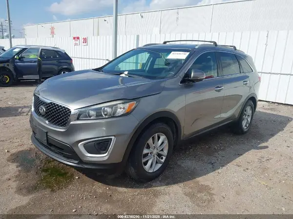 5XYPG4A50GG010754 2016 KIA SORENTO - Image 2